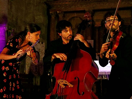 Los vecinos de San Martín de Castañeda disfrutan de la música y el patrimonio con Románico Atlántico