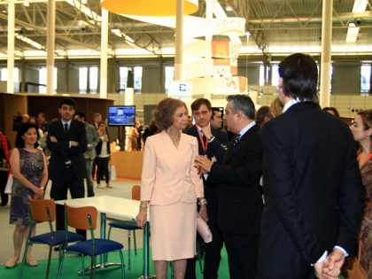 La Reina Sofía se interesa por los proyectos desarrollados en el Plan Románico Atlántico